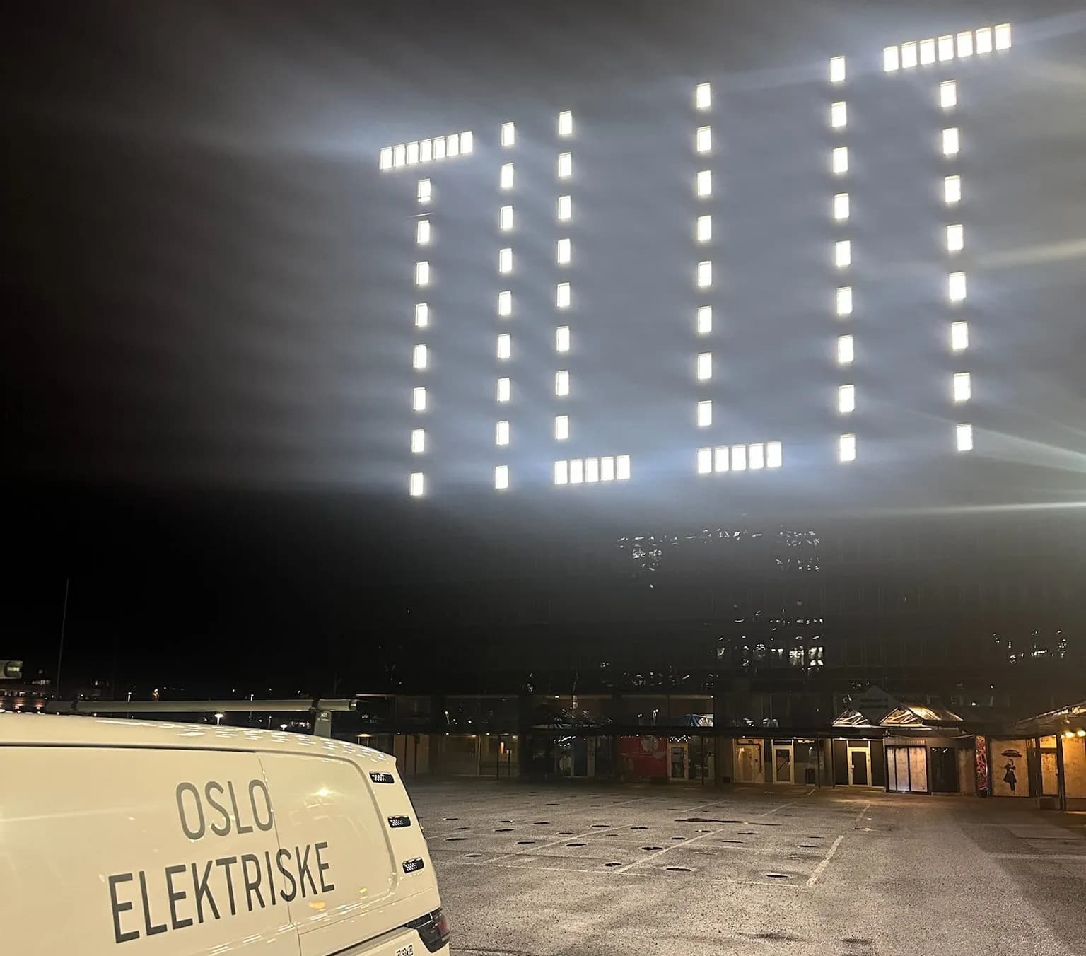 Elektriker fra Oslo Elektriske i arbeid